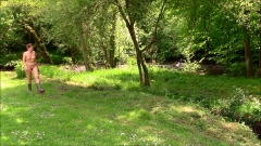 Een blote inspectie langs de rivier