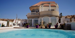 Even voorstellen: Beverley Hills Naturist Villa